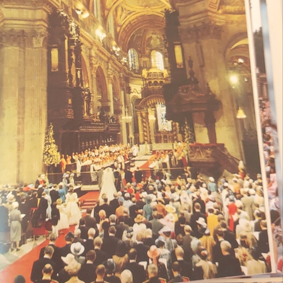 👑5 for $25- 3 Royal Books including Born to Be King, Prince William of Wales👑 - Picture 8 of 16